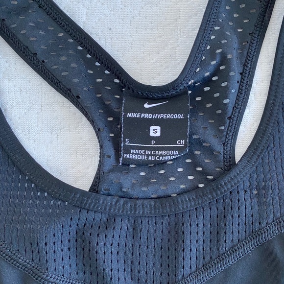 Nike pro hypercool tank top in black - Picture 3 of 4